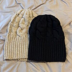Old Navy Chunky Cable Knit Beanie Duo - Black & Cream